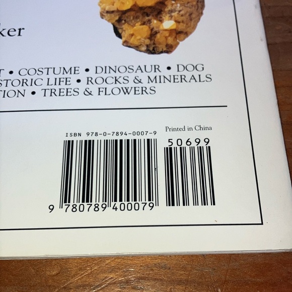 The Ultimate Rocks & Minerals Sticker Book - Picture 2 of 16